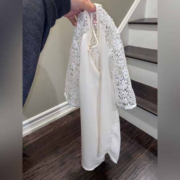 White floral blouse - Picture 3 of 3